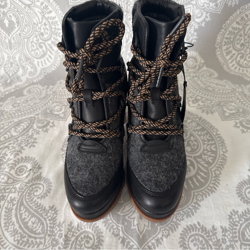 Sorel Black and Gray Lace Up Boots